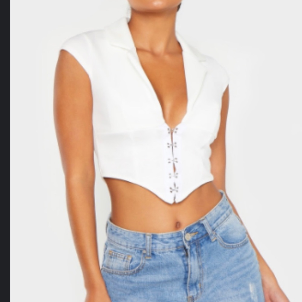 PRETTLYLITTLETHING corset crop top
